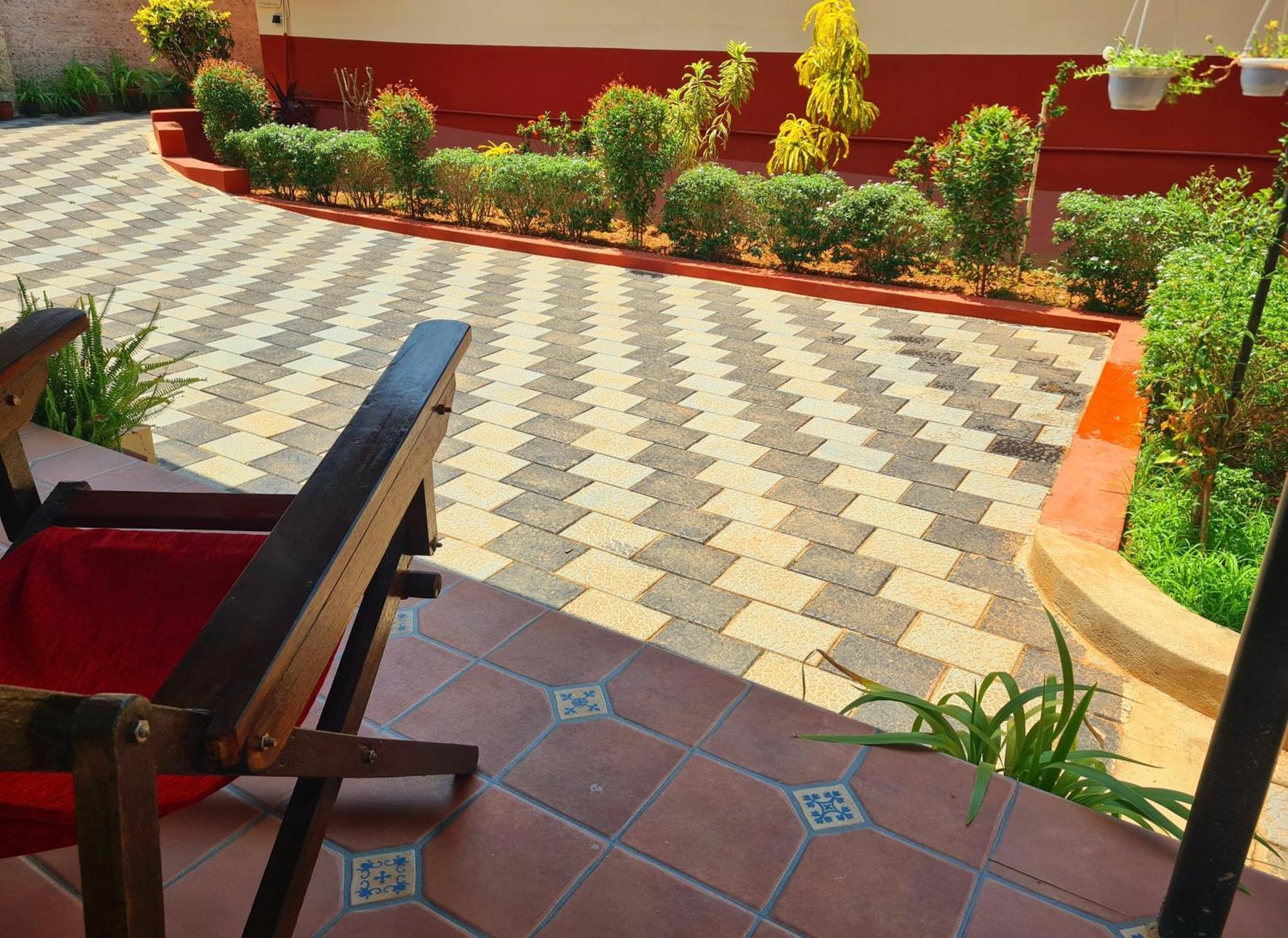Sunny Smiles Homestay Мангалор Экстерьер фото